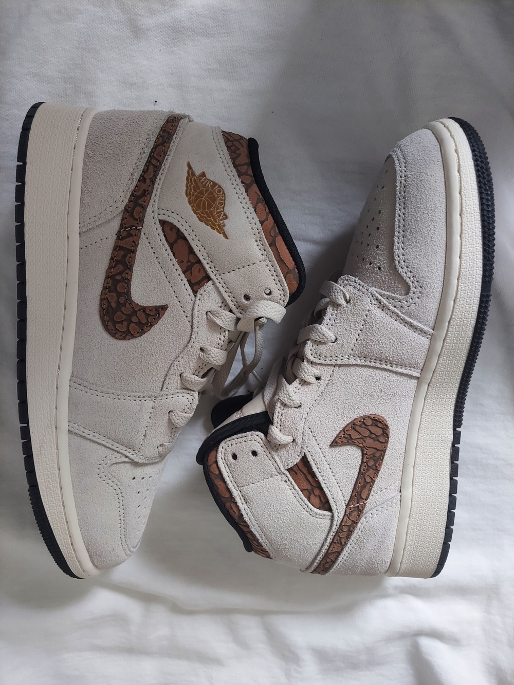 Jordan 1 High Kids Sneakers - Beige with Cheetah Accents With Box